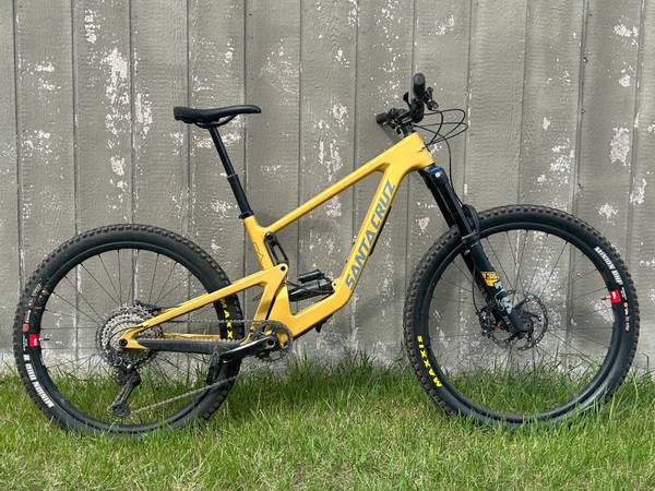 2022 Santa Cruz Bronson 1