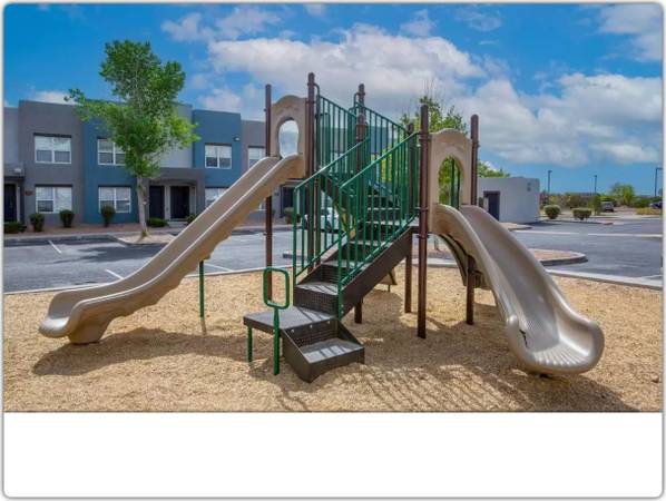 $1,950 / 3 habitaciones - 1257 pies² - ¡Conócenos! Excelente de 3 habs. / 2 baños cerca del transporte público. ¡1257 pies²! (Santa Fe - Cerca de Fashion Outlets of)63659781257729120
