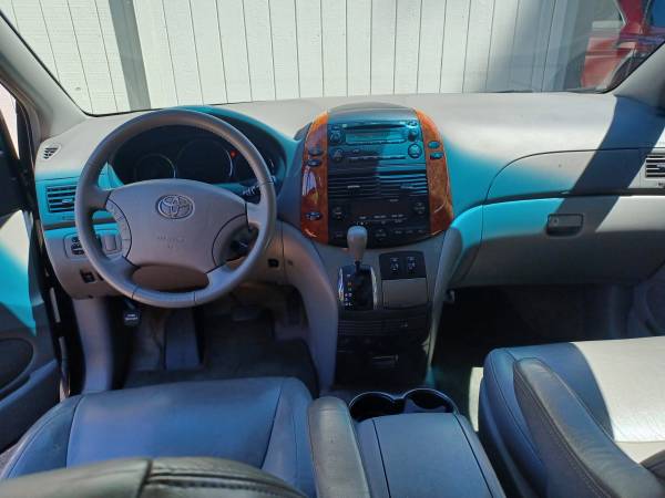 2009 Toyota Sienna XLE - $7,50063617178779137120