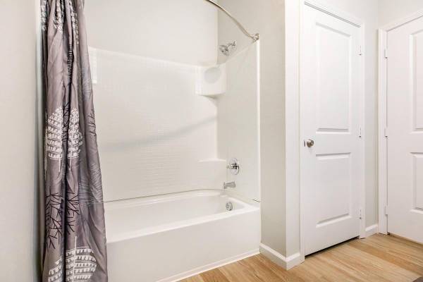 $1,000 / 2br - 1027ft2 - Disability Access, Resident Activities, Laundry Facility (Henderson TX)64037558907137122