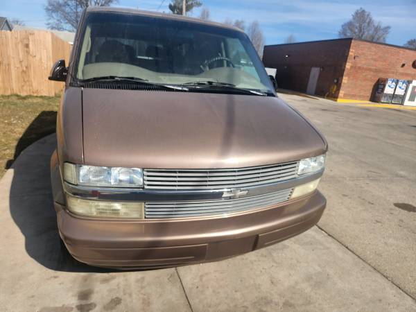2001 chevy Astro Van - $3,950 (west des moines)63613553879811124