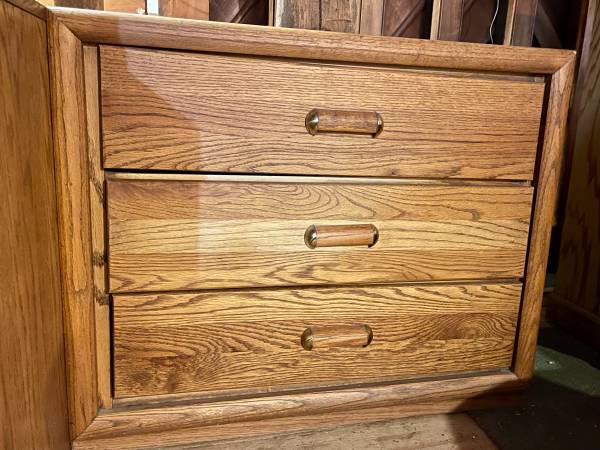 Oak dresser 1