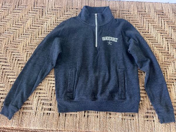 Women’s Size Small VANDERBILT Sweatshirt - Pull Over - LIKE NEW 1