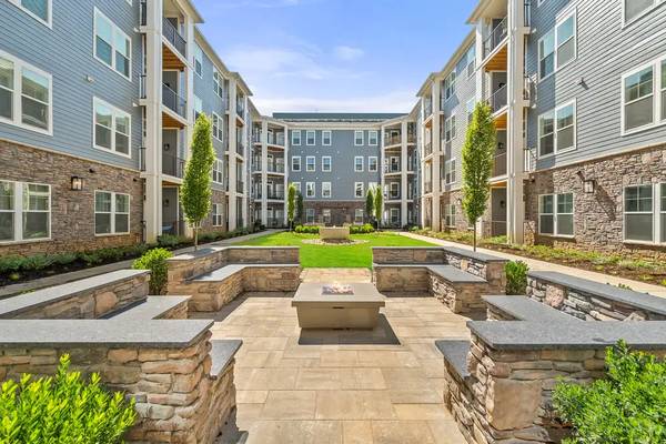 $1,653 / 2br - 1036ft2 - 🌄 Live in Luxury at Hawthorne at Mills Gap | Modern 1, 2 & 3 Bedroom (Asheville)64029211843331123