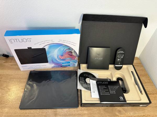 NEW-Wacom Intuos Art Creative Pen & Touch Tablet USED ONCE 1