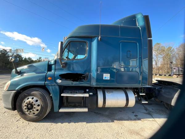 2013 Freightliner Cascadia DD13 – ONLY 600k Miles – Mechanic’s Special 1