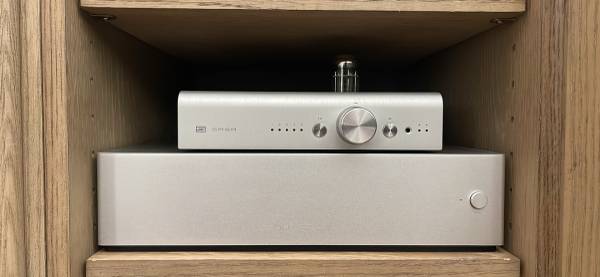 NuForce STA200 Power Amplifier 1