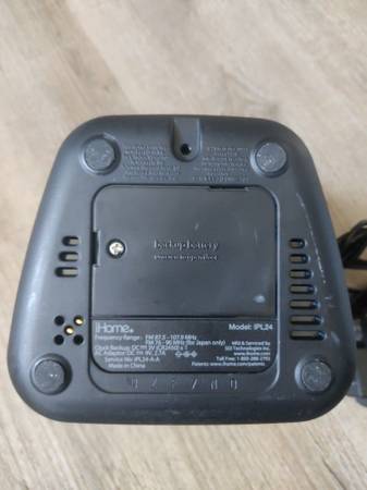 iHome Lightning iPod/iPhone Docking Station Radio (Model: iPLA24) For - $10 (Los Angeles)63471471161985124