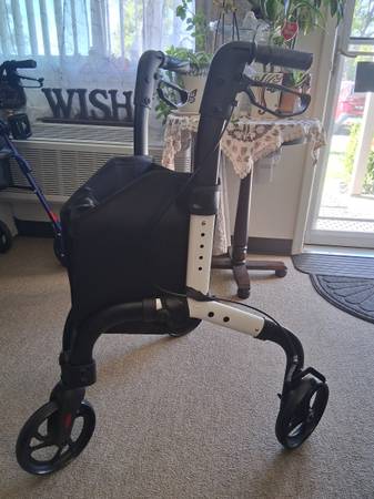 Brand new 3-wheel Walker with storage compartment 1