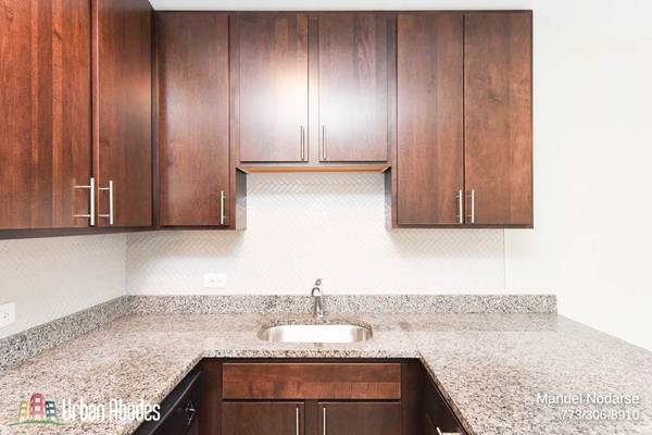 $2,050 / 1br - 700ft2 - Glistening 1 Bedroom, 1 Bath in Gold Coast, Available: 11/1/2025 (Gold Coast)64041647960577120