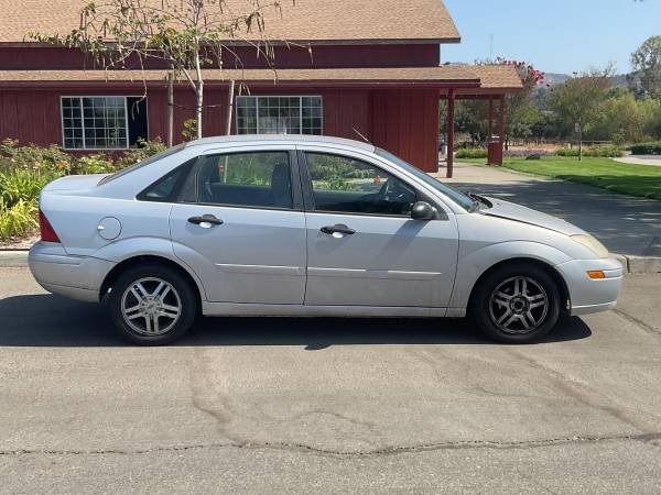 Ford Focus SE 2002, funciona y maneja bien, buenos neumáticos, 82.000 millas, cierres eléctricos - $1.995 (San Marcos)63440450059011124