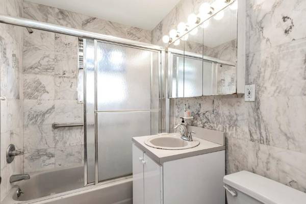 $5,200 / 6br - 6-Bedroom / 3-Bath Contemporary Home – Briarwood (BRIARWOOD)63854288269697120