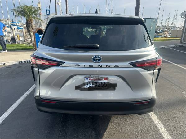 2021 Toyota Sienna LE Hybrid - $33,000 (Oceanside)63470053529219124