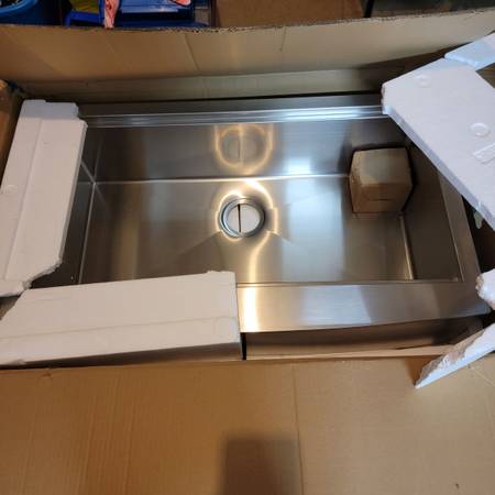 Farmhouse kitchen sink 1