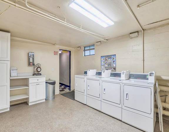 $1,350 / 1br - MUDARSE - AHORRA $300 en ALQUILER - Entrada por puerta delantera y trasera, espacio de almacenamiento (Distrito Hawthorne)63831250685443121