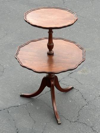2 TIER - PIE CRUST TABLE - $150 (modesto)63471027007745122