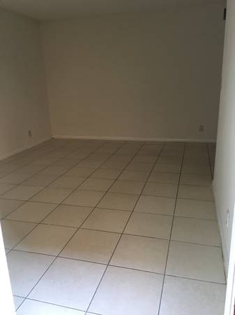$1,455 / 1hab - 735ft2 - PROMO $500 PARA EL PRIMER MES 1-HAB, 1-BAÑO, AIRE ACONDICIONADO CENTRAL, DISPONIBLE AHORA @2245 (2245 Madison St. Hollywood)63825138929155124