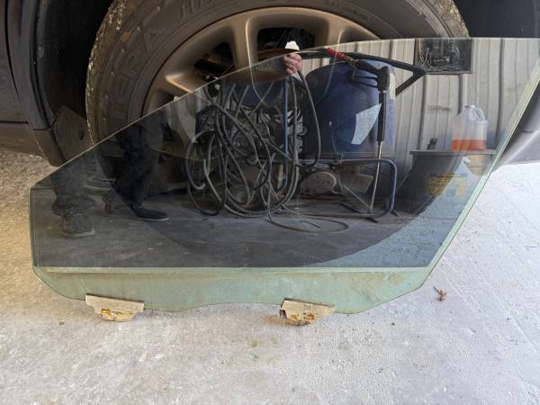 2011-2023 Dodge Durango Driver Left Side Front Door Glass Window 1