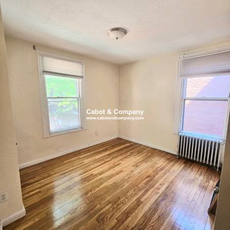 $3,400 / 2br - 800ft2 - Back Bay 2 dormitorios ~ Calefacción y Agua Caliente Incluidas, Pisos de Madera, Disponible AHORA (Boston - Back Bay - Newbury St)63863137495939124