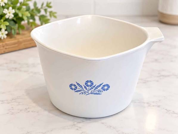 Vintage Corningware Cornflower Blue 4 Cup measuring Sauce Maker 1