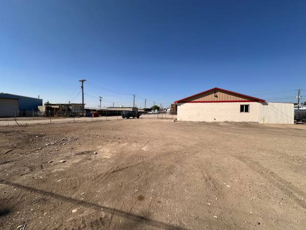 $3,300 / 1500ft2 - Shop/Warehouse & Storage Yard (Caldwell)64003314184066123