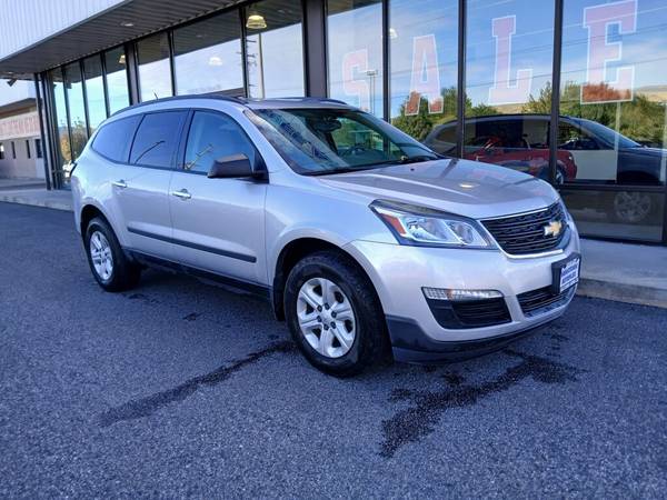 2017 CHEVROLET TRAVERSE LS - $11,99163442546559617121