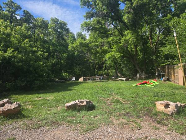 $1,950 / 900ft2 - Large studio space on Upper Canyon Rd (Upper Canyon Rd)63806092663297123