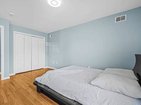 $910 / 1br - Renovated & Comfortable Apartment Steps from Transit (watsonville)63813686727425123