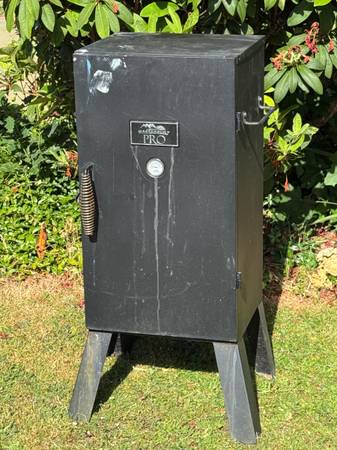 MasterBuilt Pro Electric Smoker 1