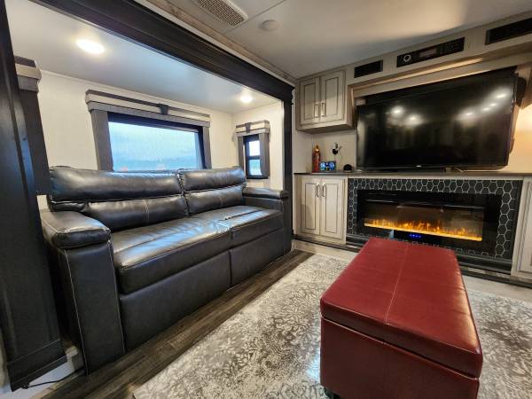 2021 Keystone Alpine 3712KB 1