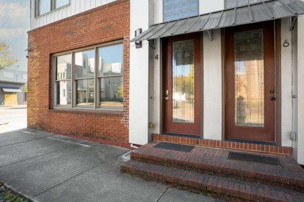 $1,100 / 1br - 867ft2 - Stunning 1-bed, 1-bath corner unit condo (Chattanooga)63993220594818121
