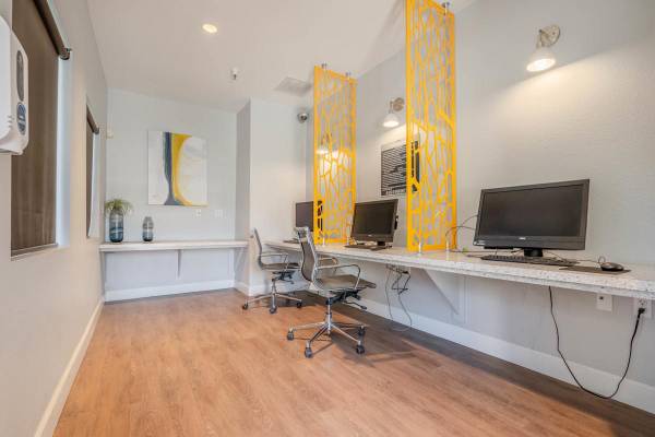 1 BD, Upgraded units available, Spacious walk-in closets 1