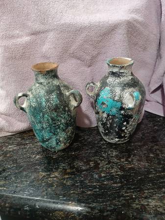 3 handled pottery vases 1