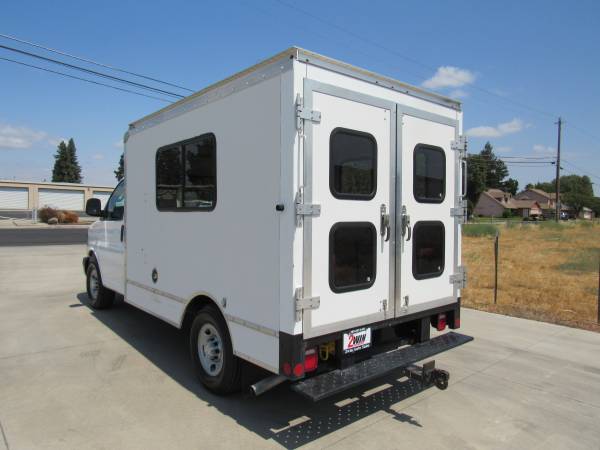 2016 CHEVROLET EXPRESS COMMERCIAL CUTAWAY VAN - $24,995 (2WIN AUTO SALES)63619531197825124