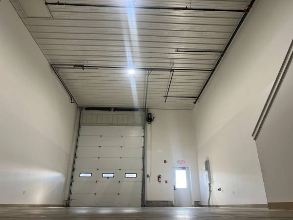 $4,850 / 5040ft2 - Ventas de autos / Garaje de mecánico 2 almacenes con 2 puertas de garaje de 14 pies, (Derry)63931789146883121