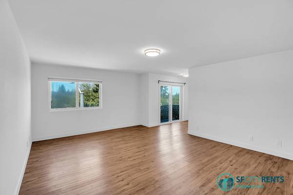 $3,495 / 2br - 950ft2 - Updated 2 Bed 1 ba w/Private Balcony, in-unit W/D, & Parking *VIDEO* (redwood city)63682870153347120