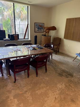 $950 / 175ft2 - One  Office left spaces for rent near airport (NORTH CHARLESTON)64016105046658120