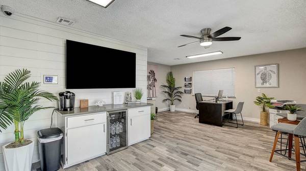 $1,240 / 2br - 850ft2 - 2/bd 1/ba, Spa, Vinyl Flooring (3650 South Stober Blvd, Las Vegas, NV)63859497776257123