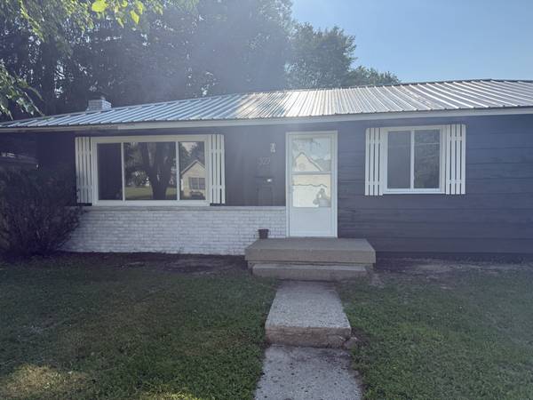 $1400.00 / 3br - 1300ft2 - Black and White House64037724011649121
