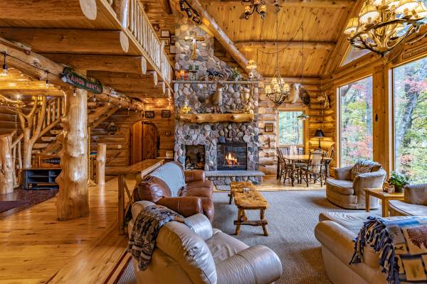 $790 / 6br - 5100ft2 - Book your Family vacation at beautiful river-front Edgetts Lodge! (Luther, MI)64037895754242120