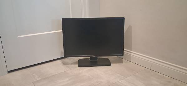 hdmi 24 inch monitor computer screen monitors moniter moniters pc desk 1