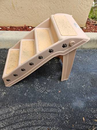 Pet Stairs With Carpet Folds Flat Beige Paw Prints & Lease & Harness - $40 (Pembroke Pines)63471413622657120