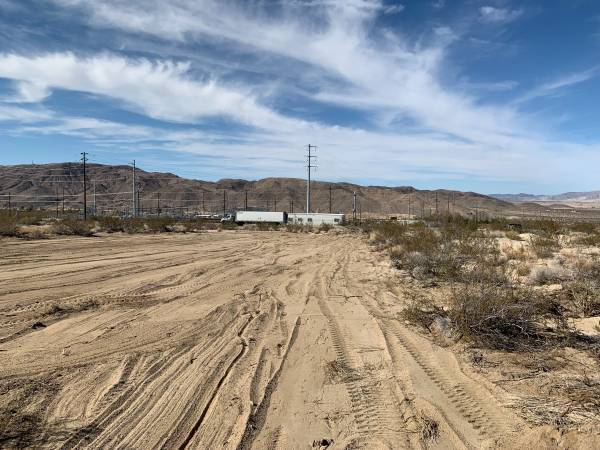 $50,000 / 46200ft2 - Price Reduced! Joshua Tree Highway Frontage Camping Land For Sale (Joshua Tree)63701015476097124