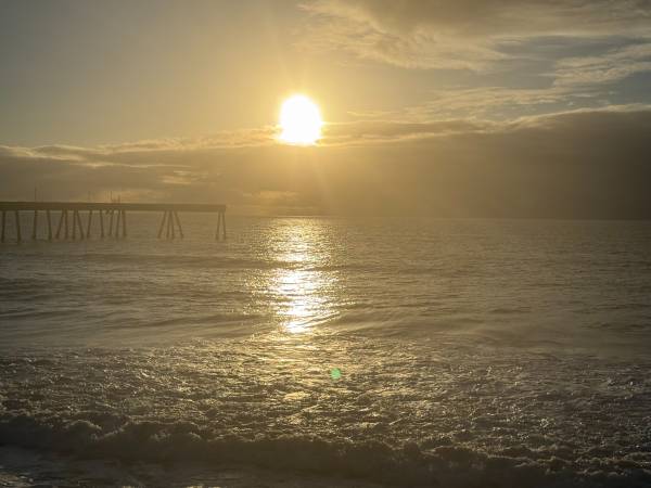 $2,900 / 2br - 610ft2 - 2  Bedroom House One Block to the Beach!  Pet OK (pacifica)64055523631875123