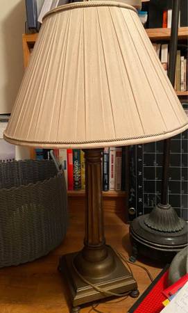 Kreiss Table Lamp 1