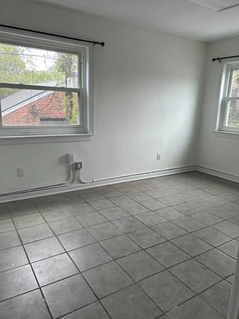 $600 / 1br - 250ft2 - 1 room office space close to Coburg Shopping Center $600/mo (Charleston)64016105453314120