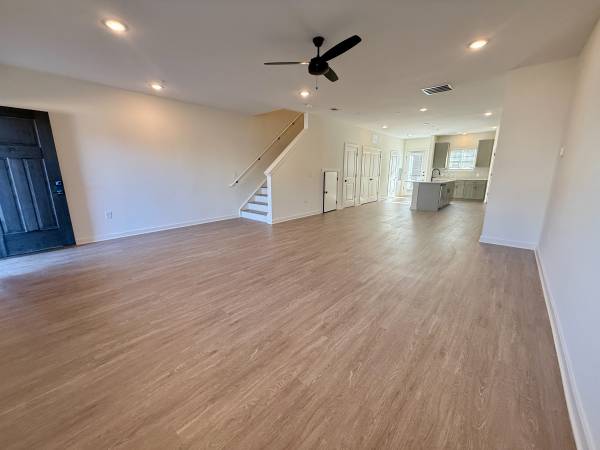 $2,399 / 3br - 1672ft2 - 🚨 Now Leasing! Brand New Townhomes + 6 Weeks Free (Weaverville)64029211479811123