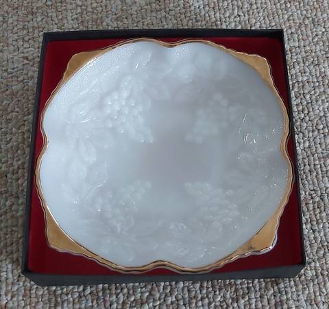 Anchor Hocking Fire King White Milk Glass Grape Harvest Pedestal Dish 1