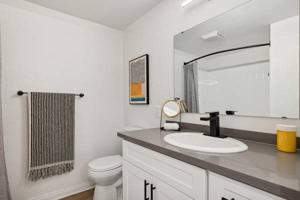 $2,793 / 1 hab - 850 pies² - Lavadora/Secadora en la Unidad, Patio Privado, Armarios Espaciosos con Espejo, Plazas de Aparcamiento Cubiertas (Thousand Oaks)63668271379459124
