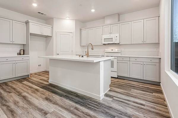 $2,850 / 4br - 2203ft2 - Sonata 4 Bedroom + Bonus Room/Office! New Construction! - Salzburg (Redding)63175279890179123